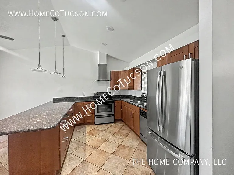 5121 E 6th St — Photo 2