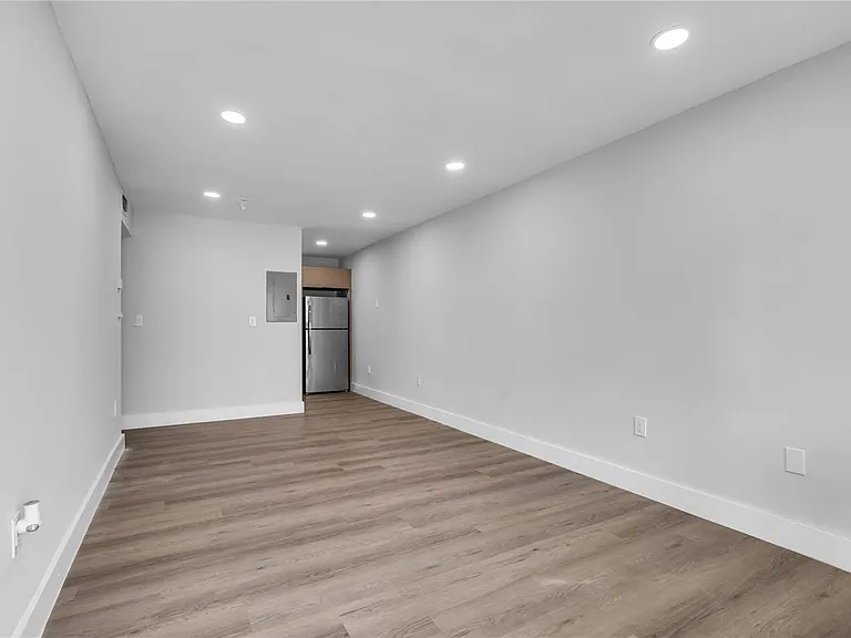 560 NE 63rd St #0 — Photo 19