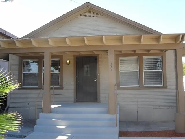 159 N Broadway Ave photo 1