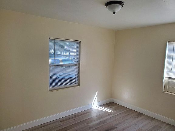 2nd image of 401 5th St SE