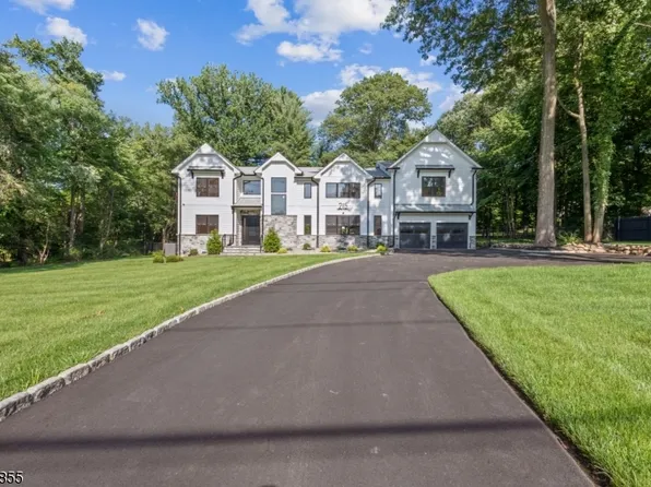215 Chestnut Rdg Rd, Montvale Boro, NJ 07645