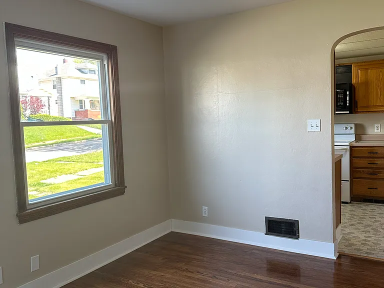 201 W Darrow Ave #201 — Photo 3