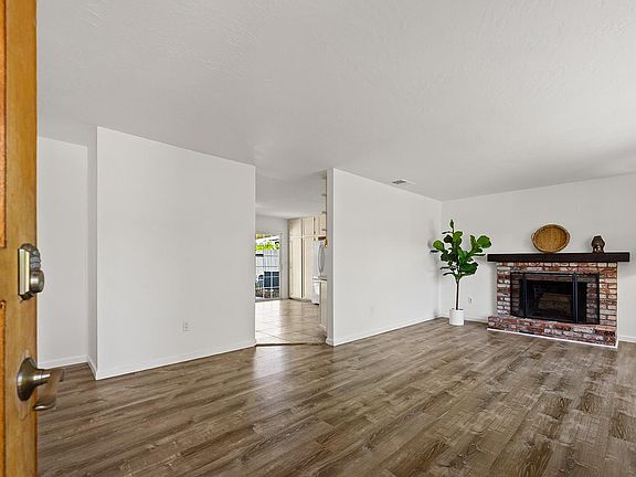 3rd image of 1335 Lupine Road