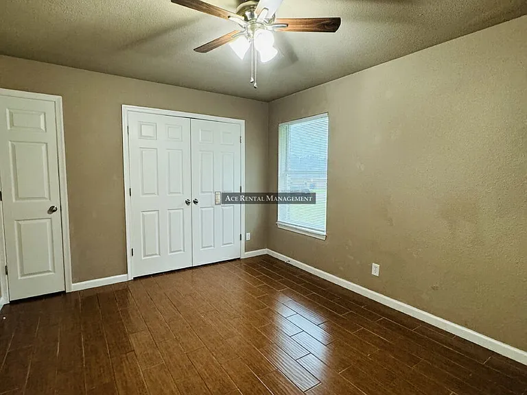 Pine Shadows Duplex Apartments — Photo 17
