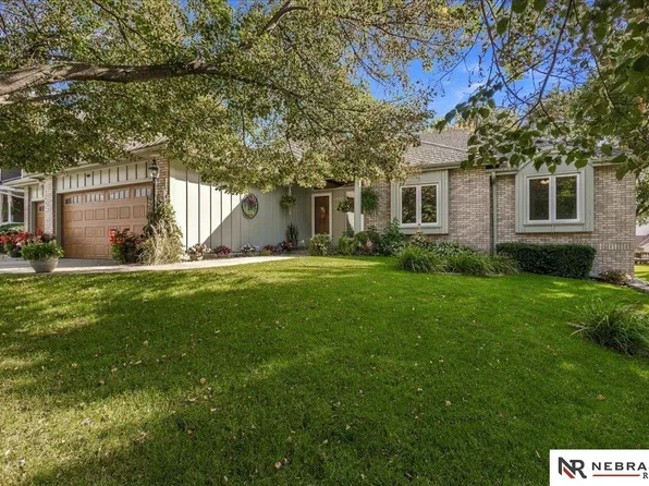 15733 Farnam St, Omaha, NE 68118