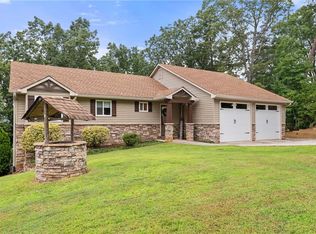 6348 Falcon Ln, Gainesville, GA 30506