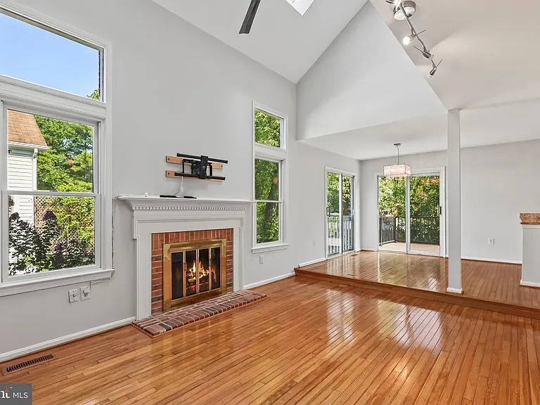 8421 Hollis Ln — Photo 6