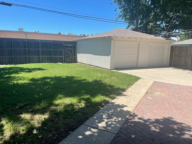 1045 Custer Rd — Photo 3