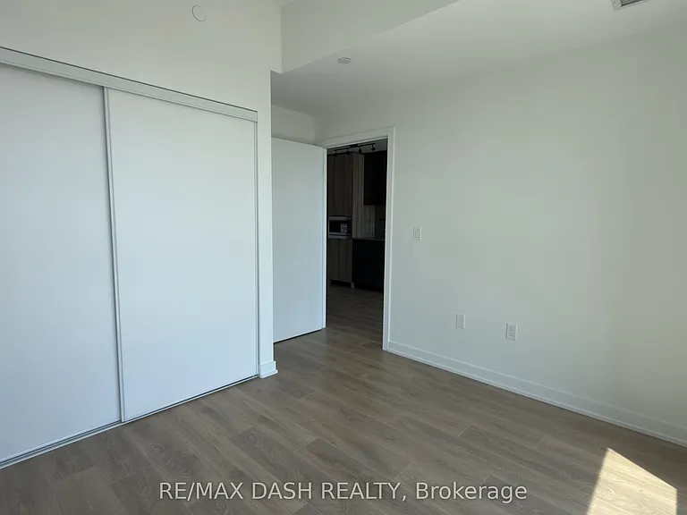 1037 The Queensway #507 — Photo 15