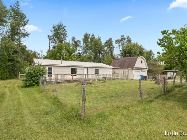 2975 W 136th St, Grant, MI 49327