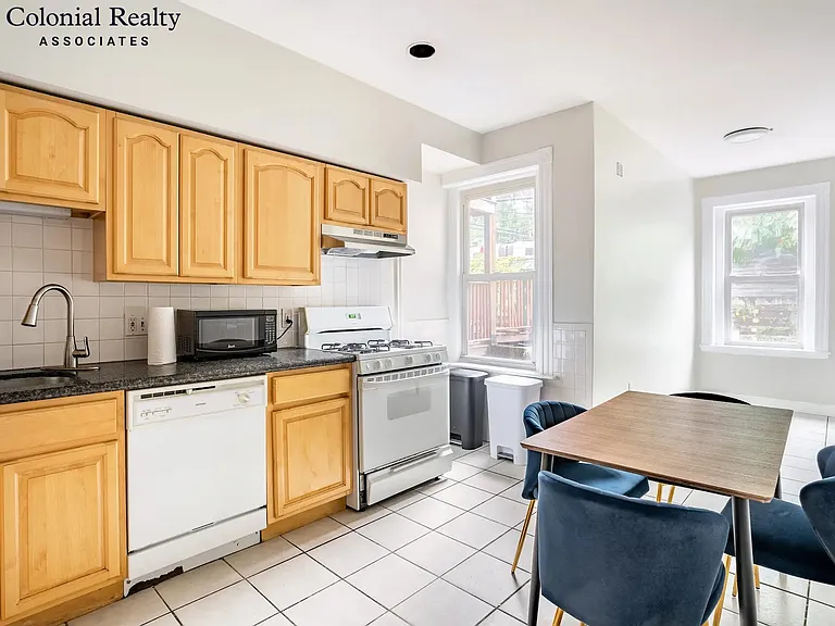 10 Strathmore Rd #22 — Photo 31