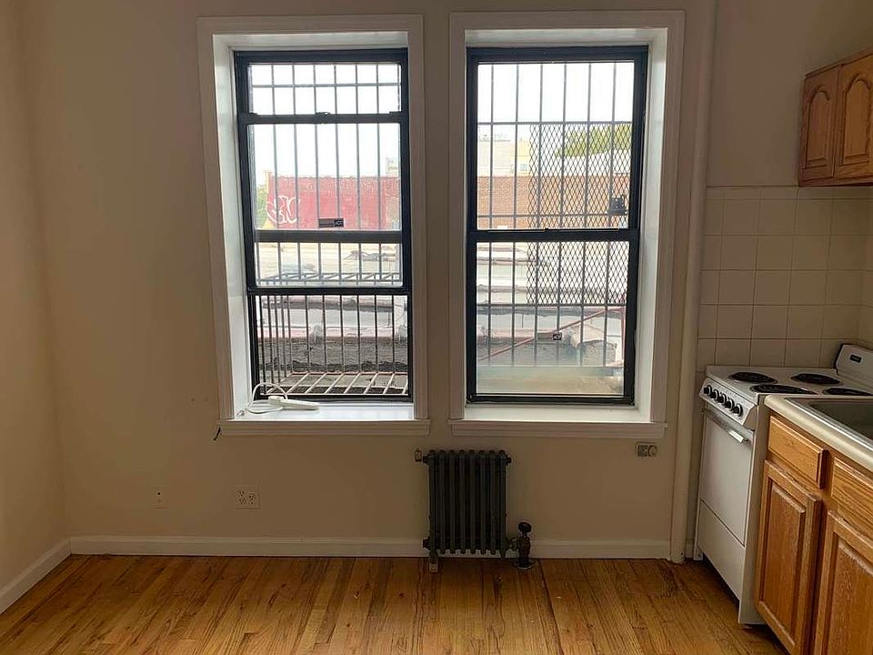 2nd image of 3241 Steinway St APT 3C