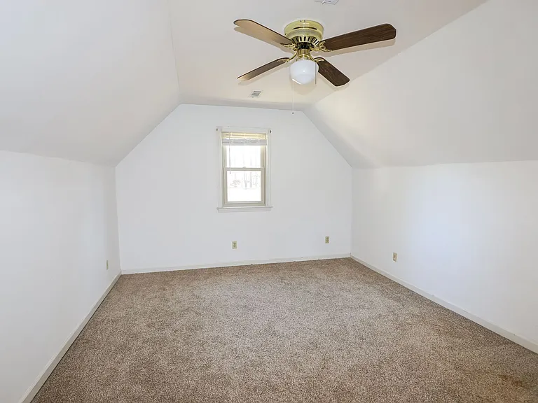 809 Houndslake Dr — Photo 24