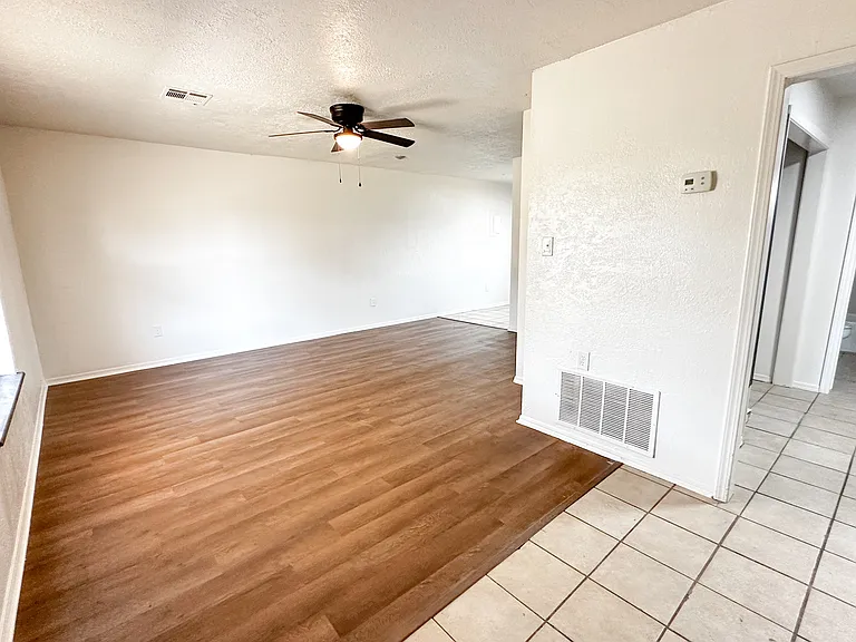 1616 SW B Ave #C — Photo 3