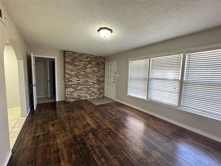 1408 N Ricketts St — Photo 2