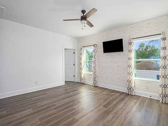 3rd image of 637 E Anderson St #11498757