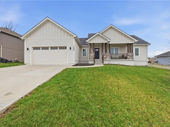 1806 NW Mya Ct, Grain Valley, MO 64029