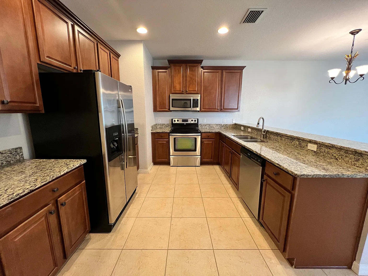3 bed, 2.5 bath, 1753 sqft, $2,500 — Photo 3