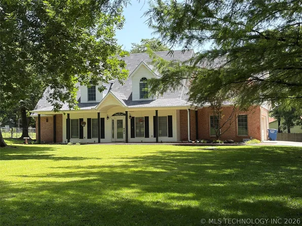 1304 N Iroquois Ave, Chouteau, OK 74337