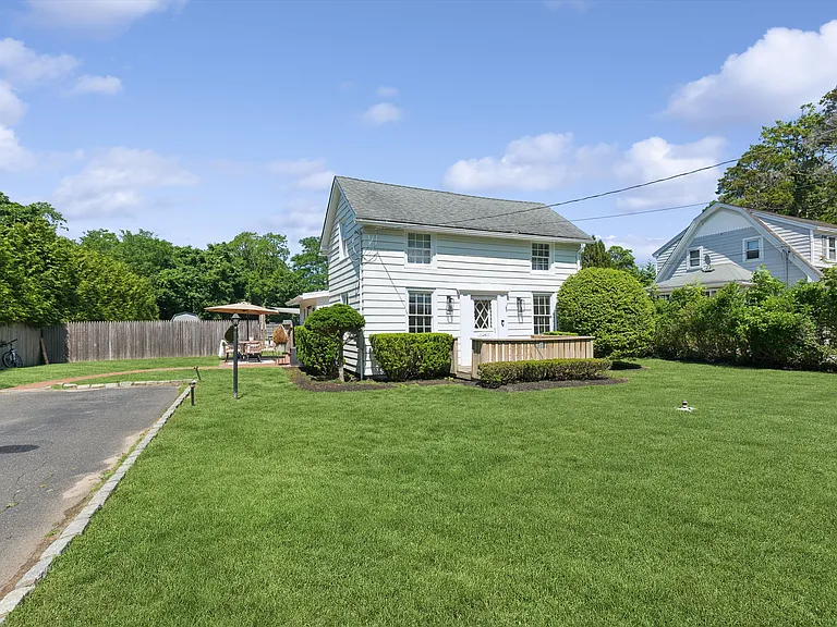 243 Sunset Ave — Photo 2