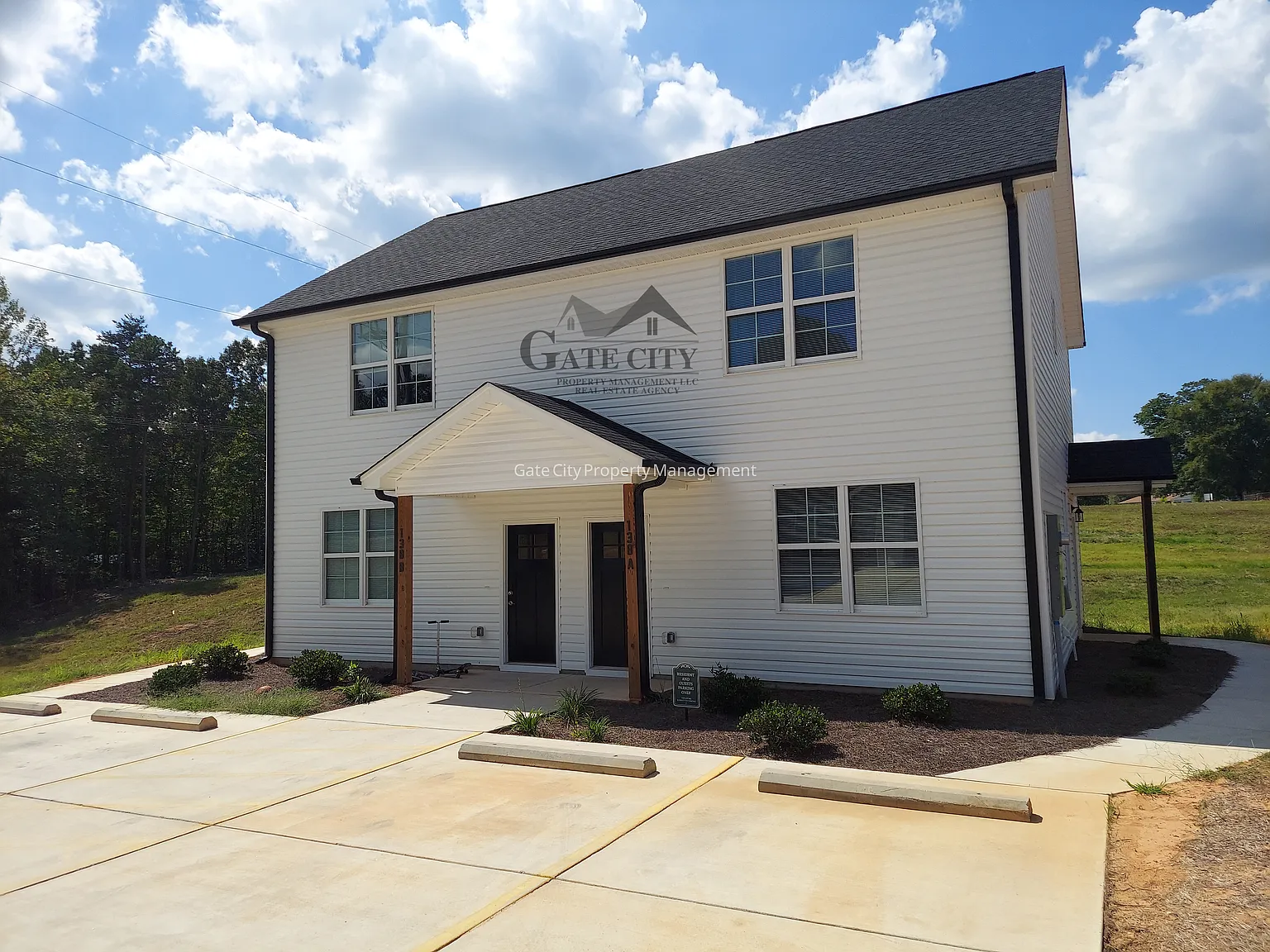 3 bed, $1,595 — Photo 1
