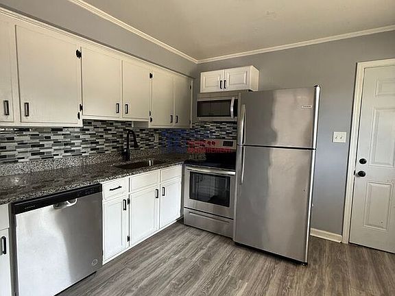 4th image of 2913 Skyline Rd