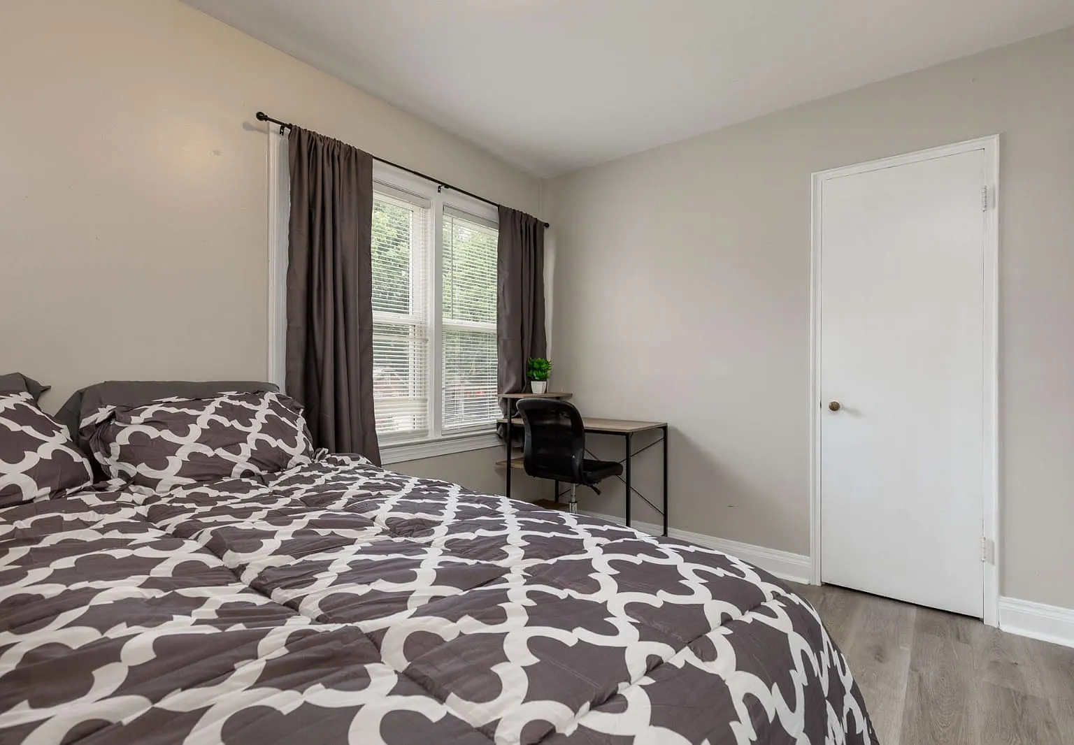 4600 Southern Parkway - 2Bed 1Bath — Photo 4