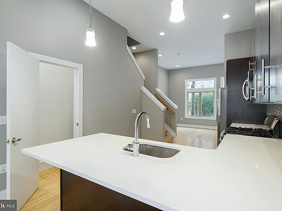 3rd image of 919 N 5th St Unit 22
