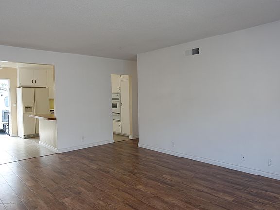 4th image of 5332 Oakland St