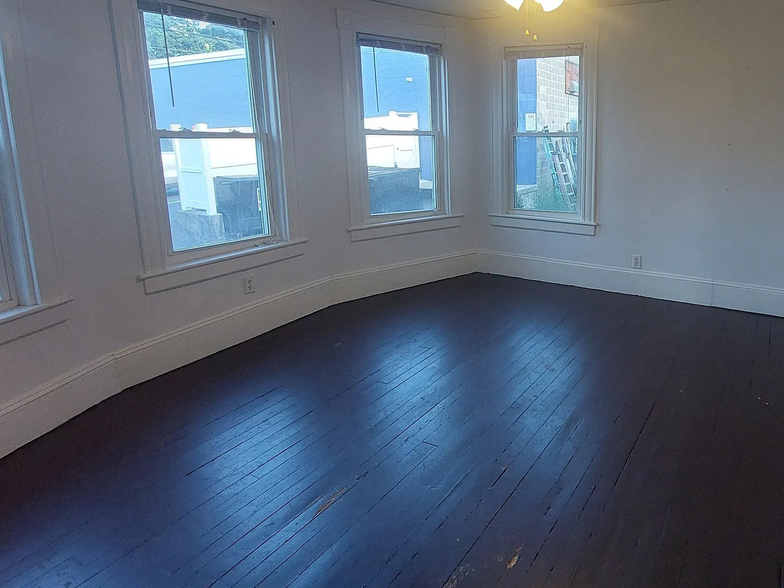 3 bed, 1100 sqft, $1,600 — Photo 4