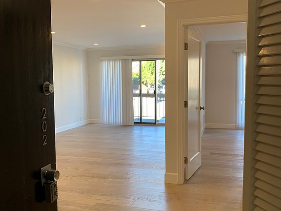 2nd image of 315 Wayne Pl #202