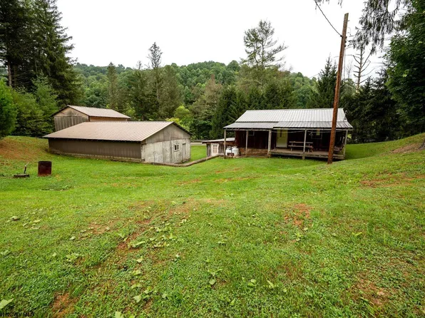 7816 Husky Hwy, Mannington, WV 26582