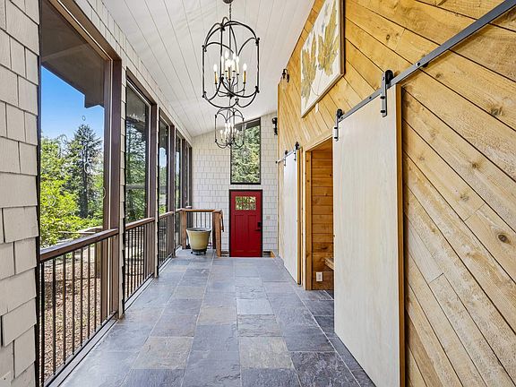 5th image of 1030 SW Monta Vista Cir