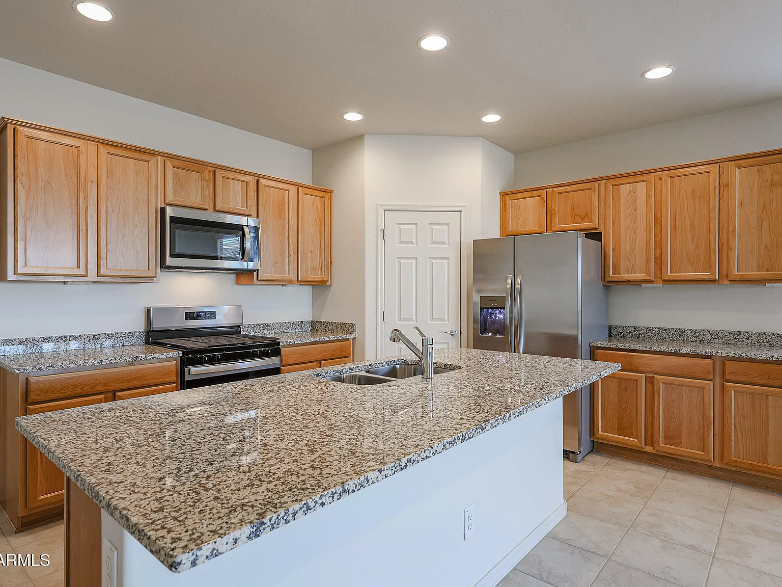 4 bed, 2.0 bath, 2137 sqft, $2,100 — Photo 2