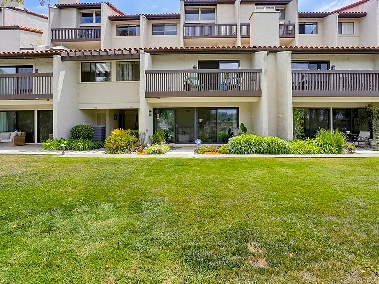 2508 Navarra Dr #403 — Photo 2