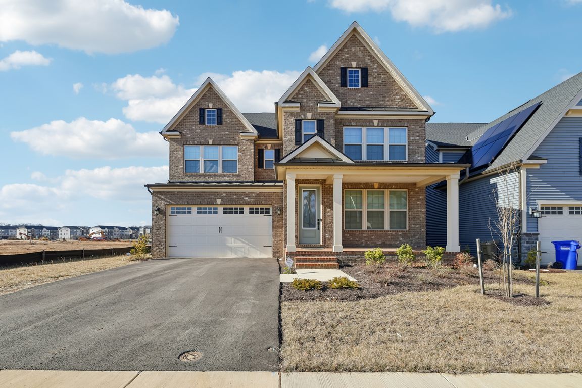 Clubhouse Dr-S2301-001.jpg