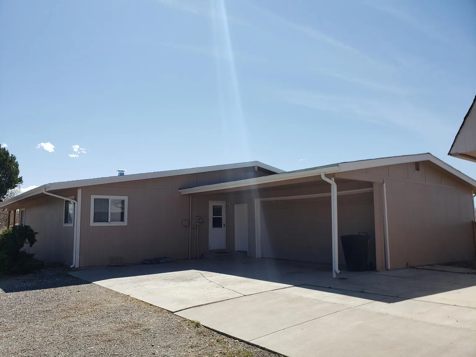 3 bed, 2349 sqft, $2,050 — Photo 4