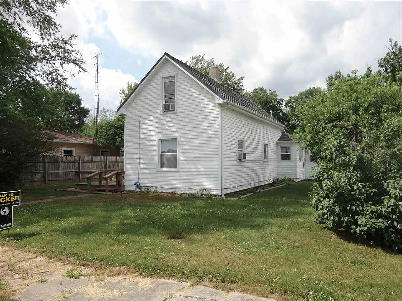 150 E Miller St photo 1