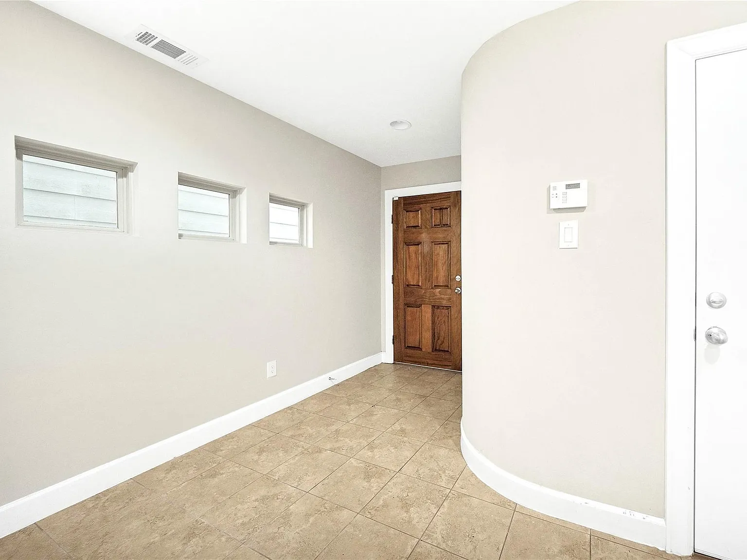 3 bed, 2.0 bath, 1791 sqft, $2,095 — Photo 4