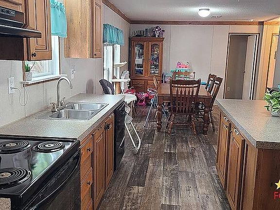 4th image of 321 Banyan Ln