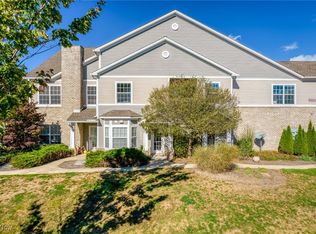 522 Robinwood Ln APT B, Copley, OH 44321