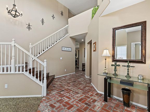 5th image of 33336 Barrington Dr