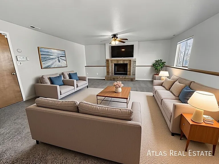3820 Dolphin Cir — Photo 10