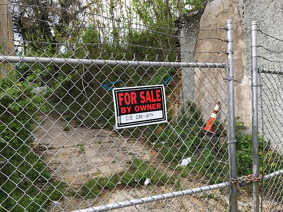 3rd image of 1015 W Glenwood Ave