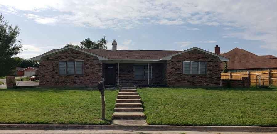 1st image of 3300 Lookout Dr
