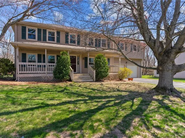 9 Greenview St, Cumberland, RI 02864