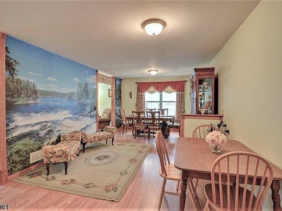 5th image of 315 Ventnor Ct