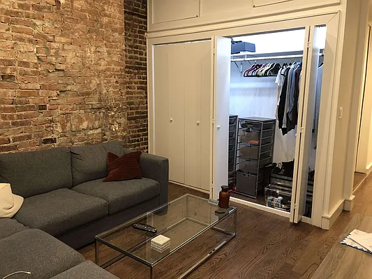 Rented by Compass | media 9