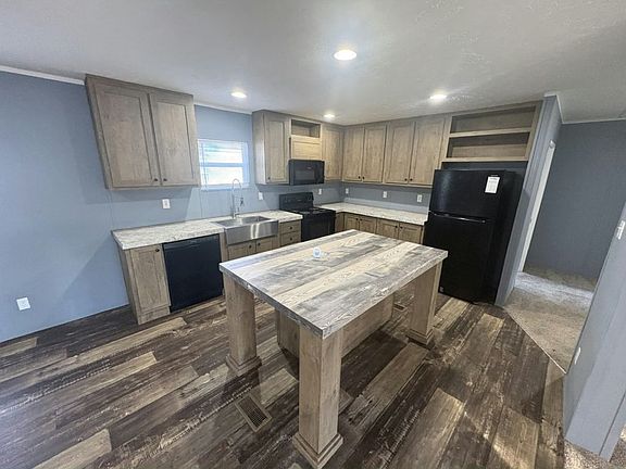 5th image of 4221 Shelly Dr