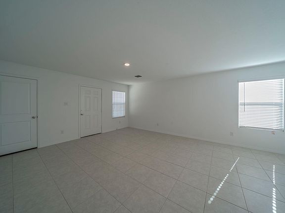 Large living room image4